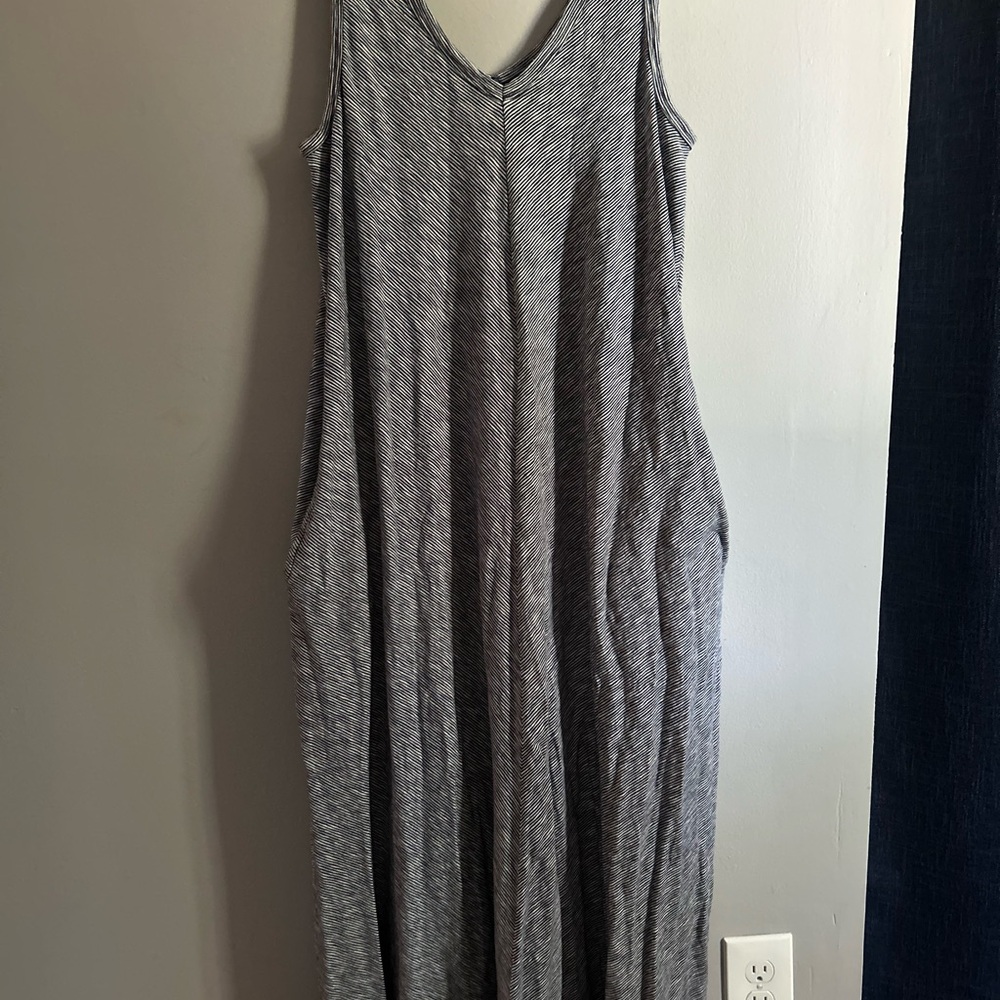 Lou & Grey Striped Navy and White Top